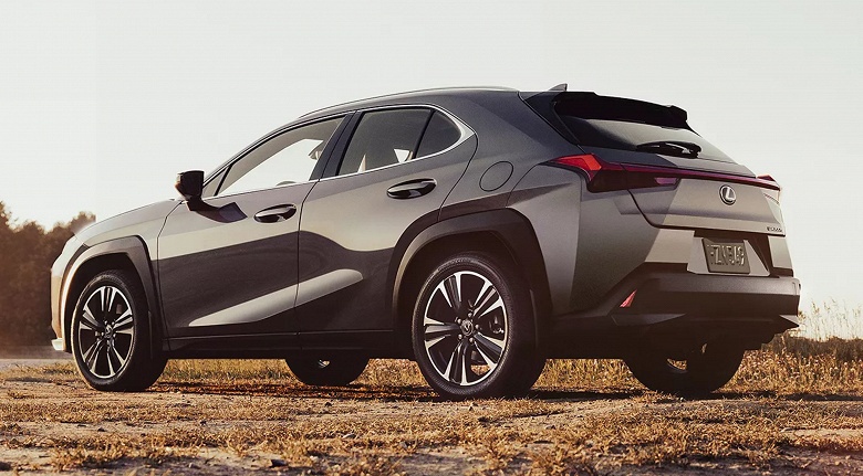 В России начали продавать Lexus UX&nbsp;200 &mdash; недорого, но есть нюанс: машины 2022 года выпуска